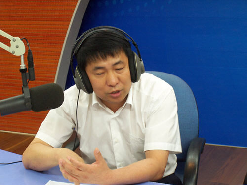 市中医院院长周剑峰为家长详述小儿发热如何应对(2013-06-20)